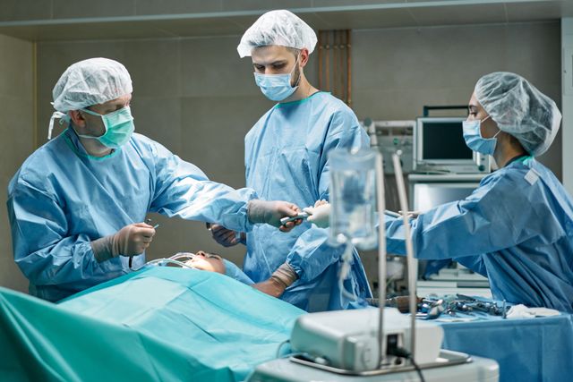 OP-Management und Operationssaal im Krankenhaus